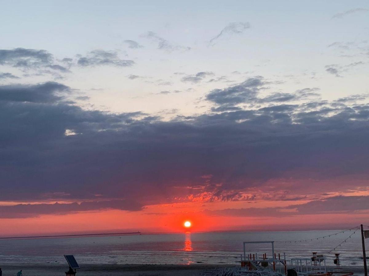 Wave 2 Mamaia Prima Linie Vedere La Mare 120Mp Năvodari Extérieur photo